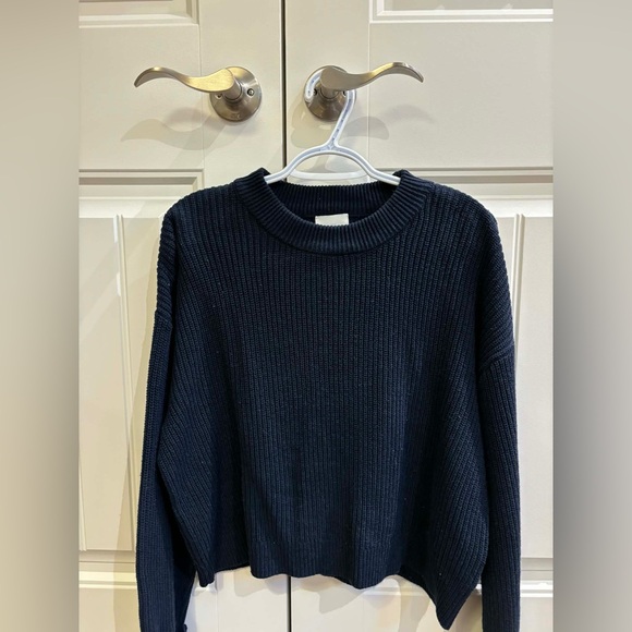 H&M Sweater - Picture 2 of 3